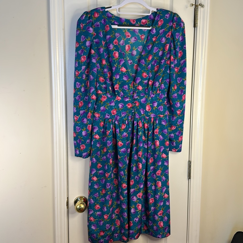 Beautiful Size Small 80s Vintage Dress w/ Floral Print